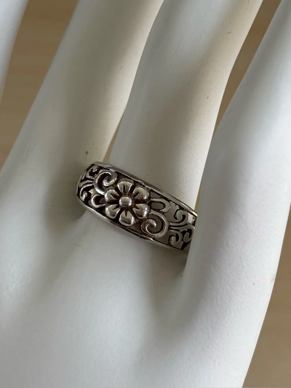 Vintage Sterling Silver Floral Filigree Band Ring 7.5